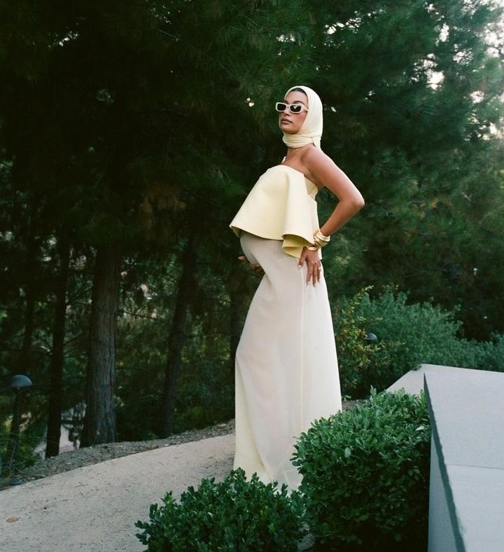 Hailey Bieber posed in her baby bump